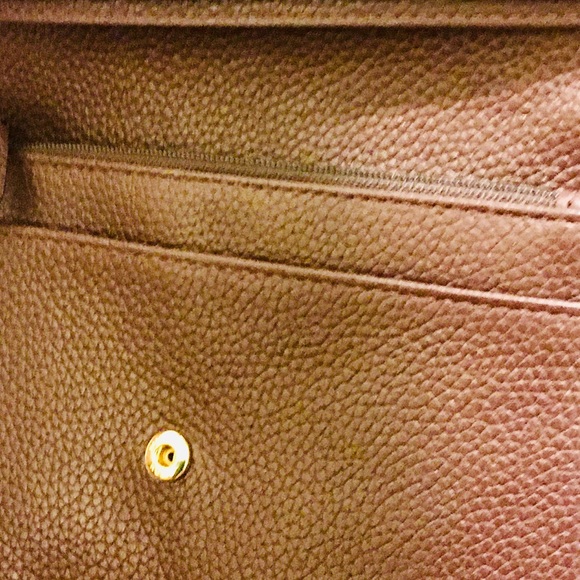 NWOT Michael Kors Pebbled, Authentic Leather, Crossbody, Multocket, Bag! - Picture 3 of 9